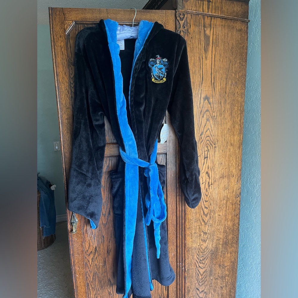 Harry Potter racenclaw robe size large juniors